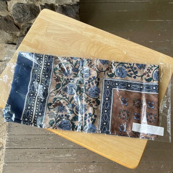 Stratford scarf by Foulard Stratford - Picture 4 of 5